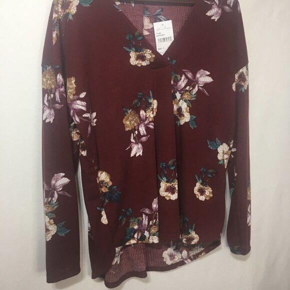 All In Favor V-Neck Floral Print Thermal Top - Picture 3 of 9